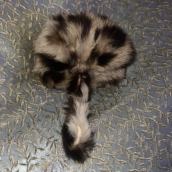 Leopard handmade vintage pom-pom FREE WITH ANY PURCHASE, JUST ADD TO BUNDLE! 🎁 - Picture 3 of 5